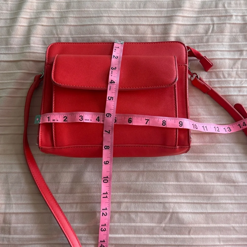 Red Crossbody Shoulder Bag - Classic Women's Handbag - Picture 3 of 7